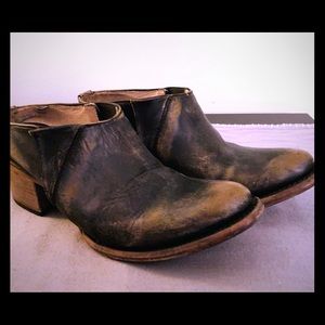 Freebird Shae, Size 7 distressed black